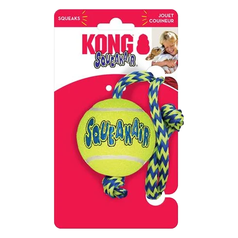 Hračka Kong Dog SqueakAir Ball Loptička so šnúrkou a pískatkom M guma vulkanizovaná